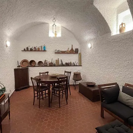 Il Convento Ancient With Private Garden בית נופש